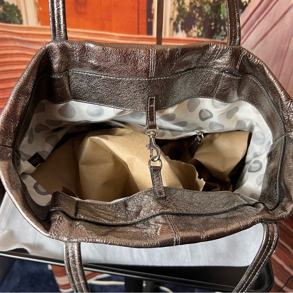Coach Julia Perry Op Art tote bag in bronze metallic leather. Beautiful 🤩 - Picture 11 of 13